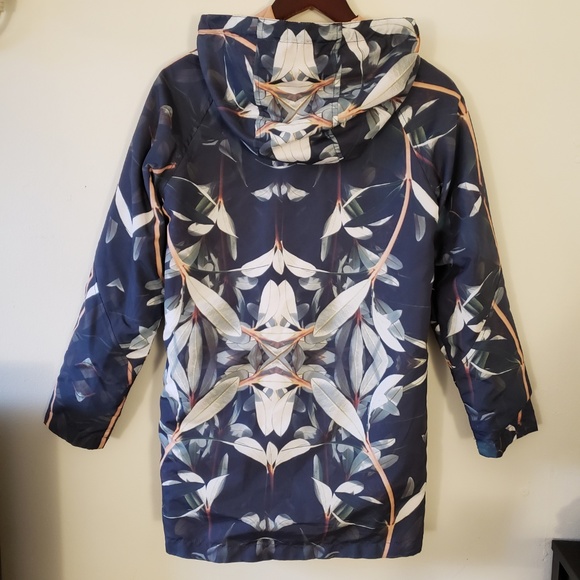Two sided  Windbreaker with a floral pattern - Picture 4 of 8